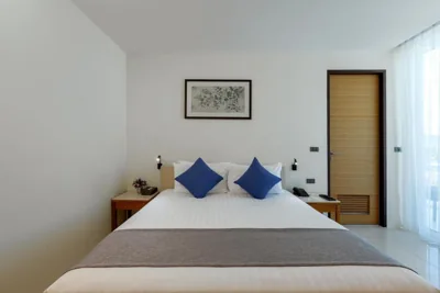 Deluxe kamer met kingsize bed, balkon en uitzicht — Splash Beach Resort Phuket, Family-Friendly Beachfront Resort