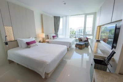 Executive tweepersoonskamer met twee tweepersoonsbedden – geen balkon — Splash Beach Resort Phuket, Family-Friendly Beachfront Resort