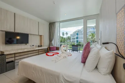 Executive kamer met kingsize bed — Splash Beach Resort Phuket, Family-Friendly Beachfront Resort